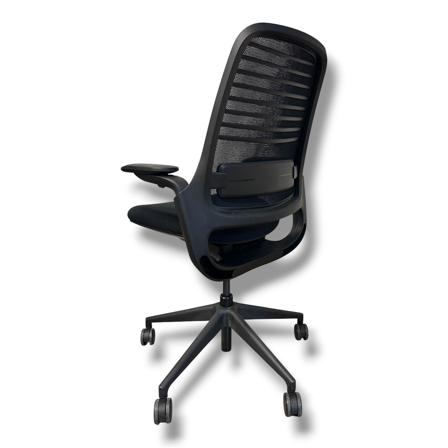 fauteuil steelcase series 1 occasion par ocaburo mobiliers neufs et occasion disponibles exclusivement sur Nantes et Saint-Herblain (1)